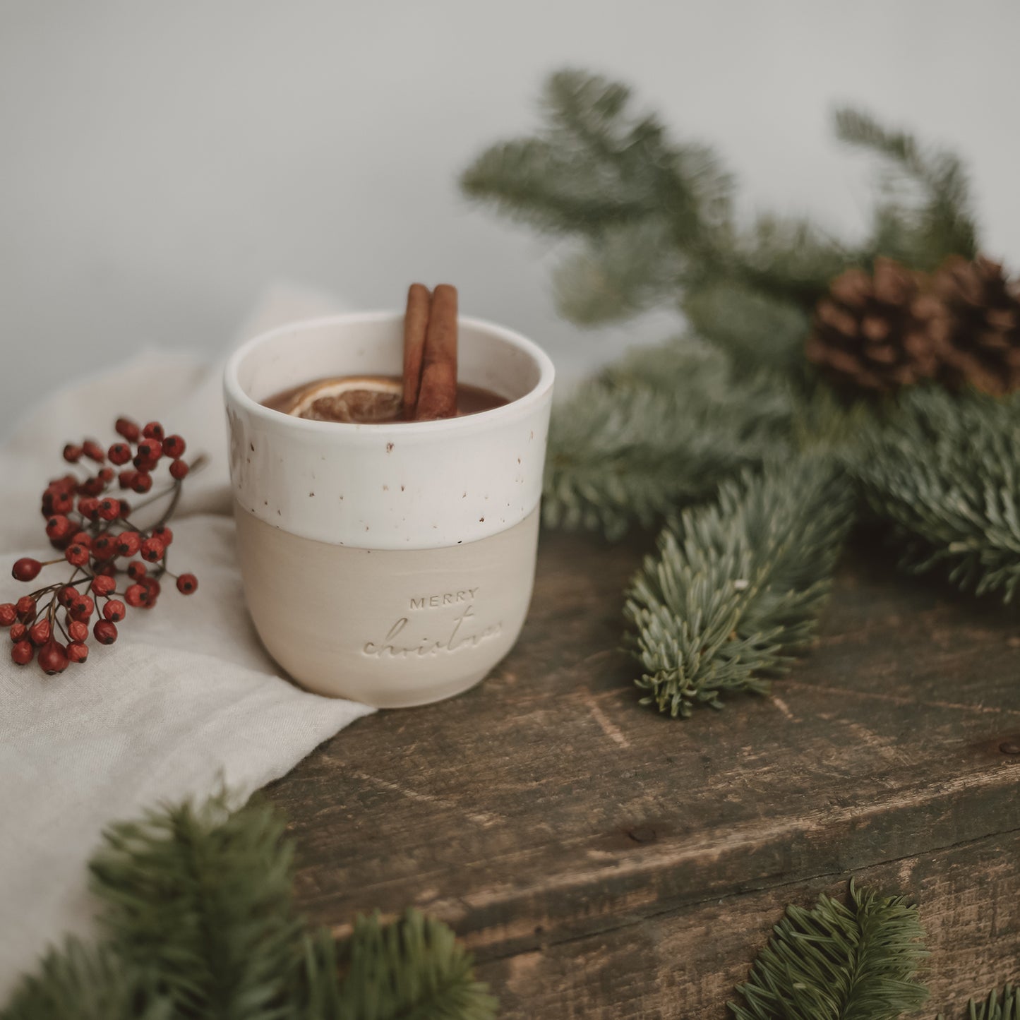 Steingut-Becher 'Merry Christmas'