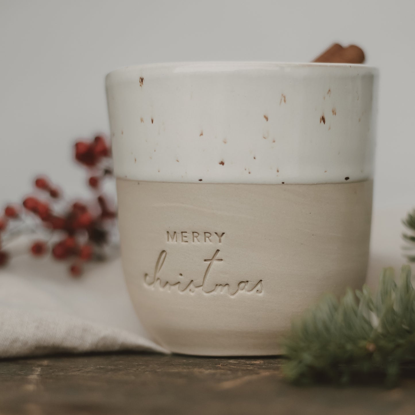 Steingut-Becher 'Merry Christmas'