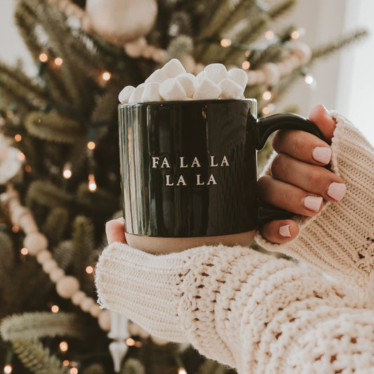 Steinguttasse "Fa la la la la" | grün | Weihnachten