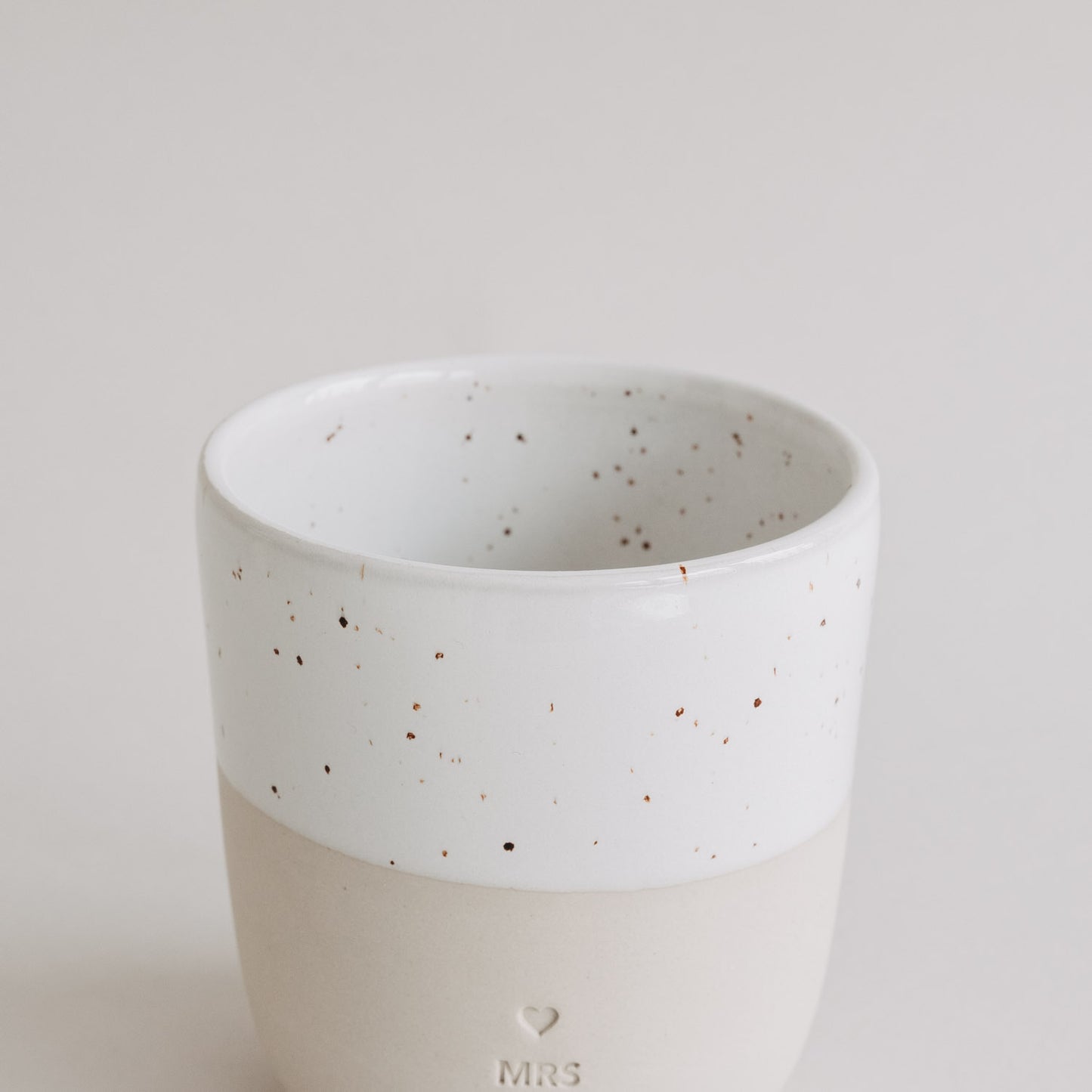 Steingut-Becher 'MRS'